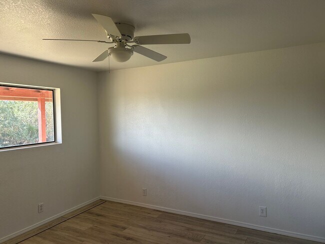 Building Photo - COUNTRY HOME ON 1.26 ACRES