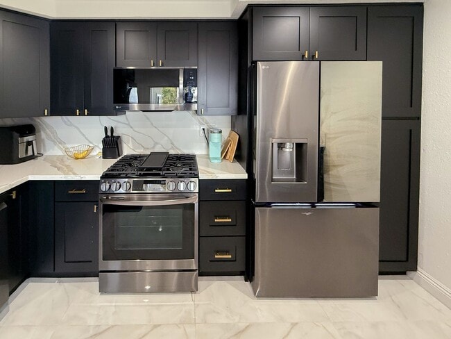 Building Photo - Renovated 3 Bedroom, 2 Bath Townhome with ...
