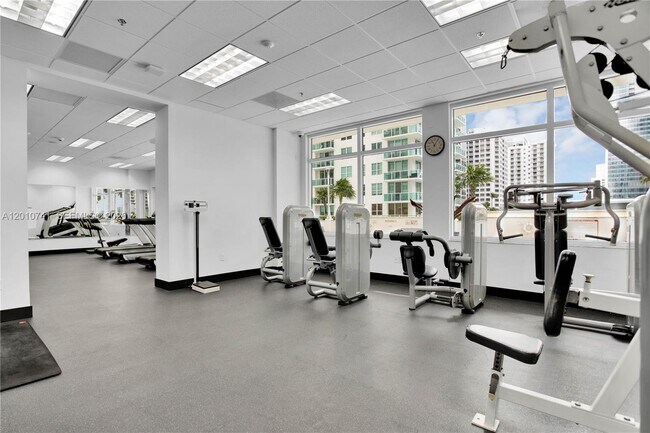 Building Photo - 1200 Brickell Bay Dr