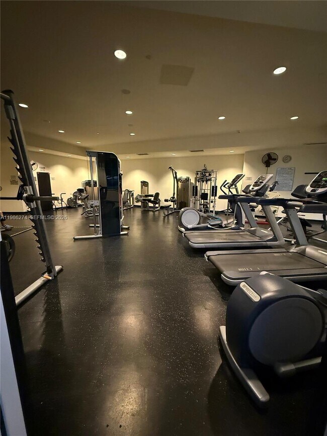 Building Photo - 2475 Brickell Ave