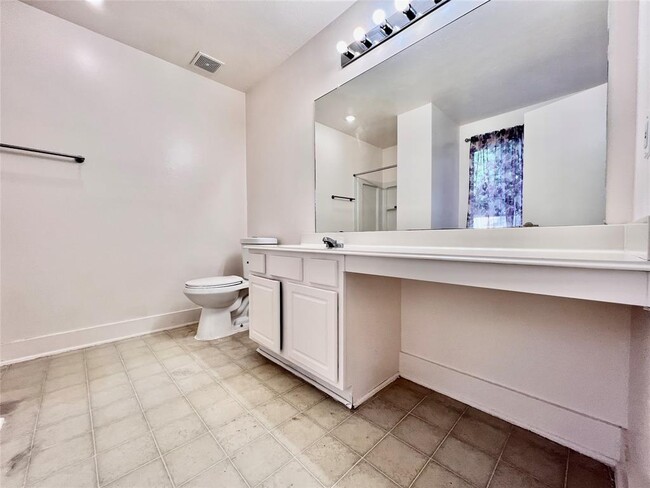Building Photo - 5015 Summit Lodge Dr