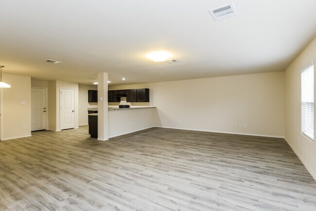 Building Photo - 5121 Lost Oak Dr
