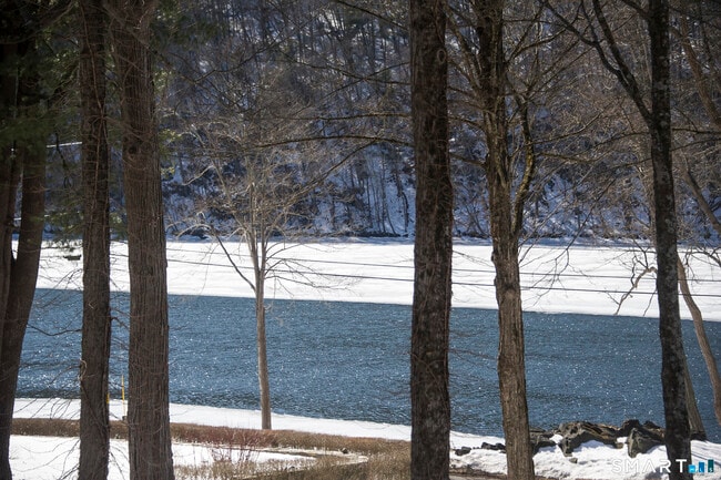 Building Photo - 67 Lake Lillinonah Rd N