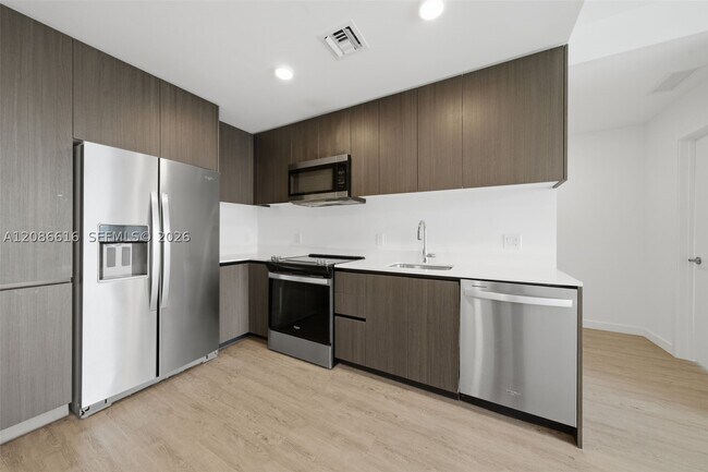Building Photo - 2000 Biscayne Blvd