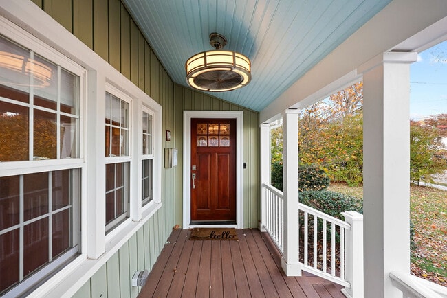 Building Photo - 15 Arapahoe Rd