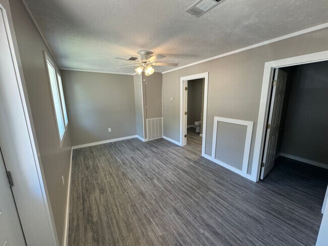 Building Photo - Cozy Home in the Heart of Martin