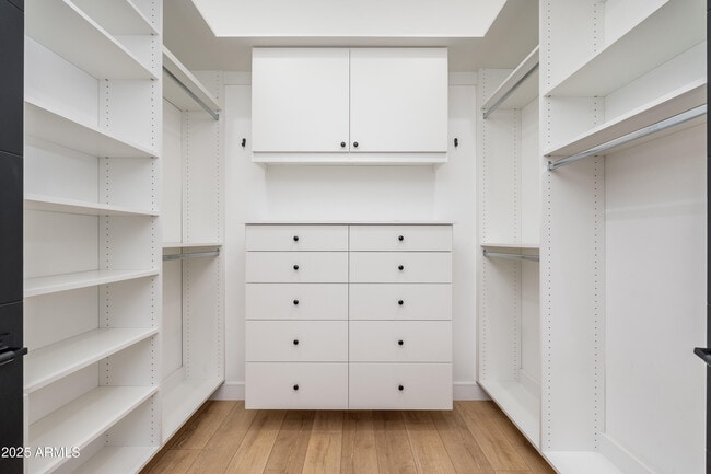 Building Photo - 4421 E Earll Dr