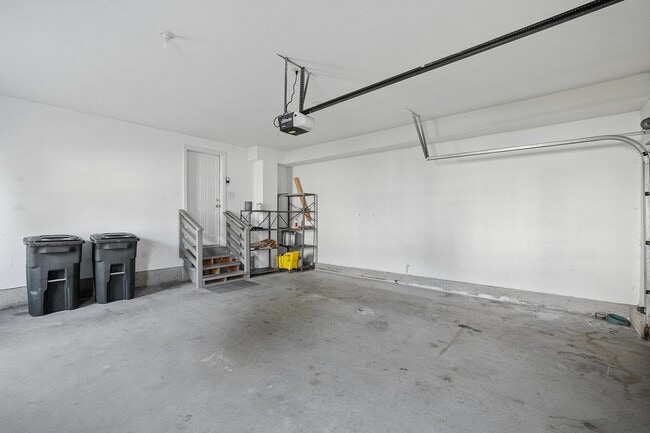 Building Photo - 131 Forest Hill Way