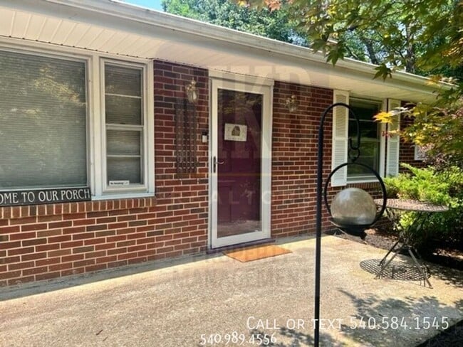Building Photo - 3203 Ledgewood Ave