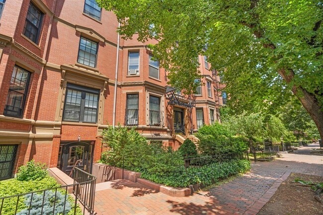 Building Photo - 133 Marlborough St