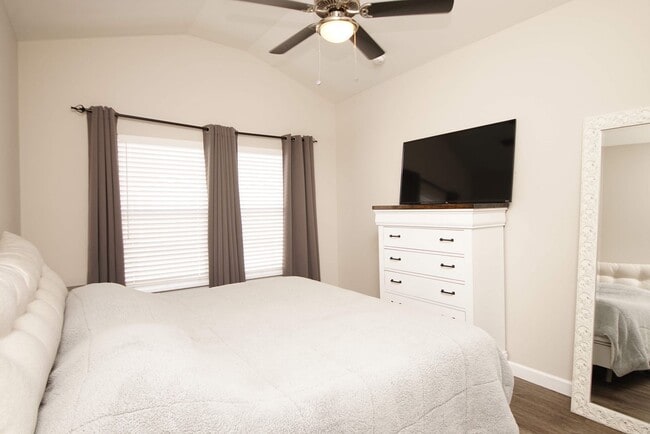 Building Photo - Great Location in Fort Walton Beach Near Bases and Hospital.