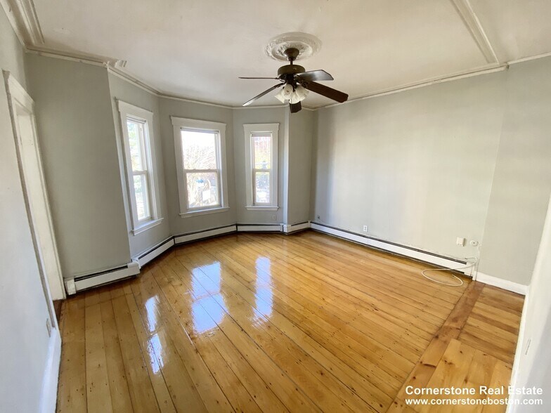 Building Photo - 1562 Tremont St