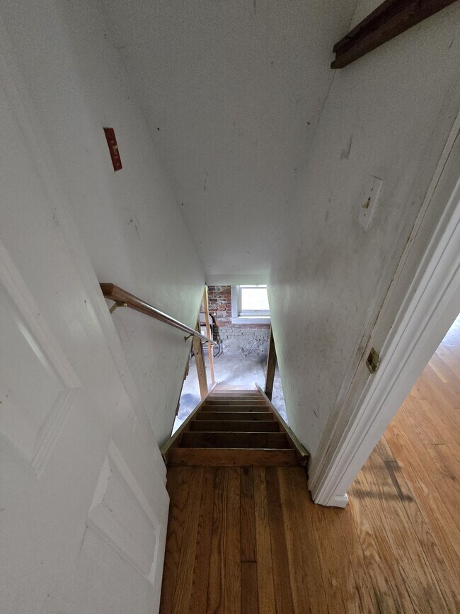 Building Photo - 257 Litchfield St