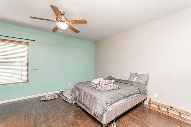 Building Photo - Spacious single family home