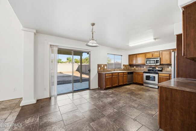 Building Photo - 5613 S 51st Dr