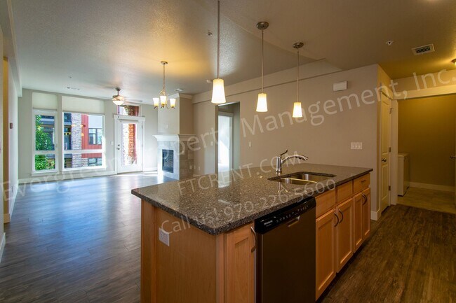 Building Photo - 2715 Iowa Dr