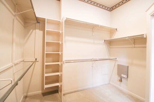 Building Photo - 34 Silverhorn Dr