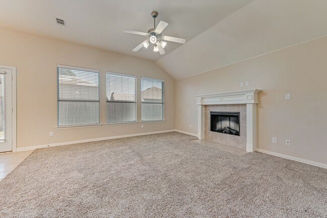 Building Photo - 621 Tumbleweed Dr