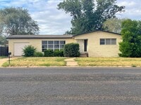 Building Photo - Texas-Style Charm and Comfort – 3-Bed, 2-Bath Rental in Snyder!