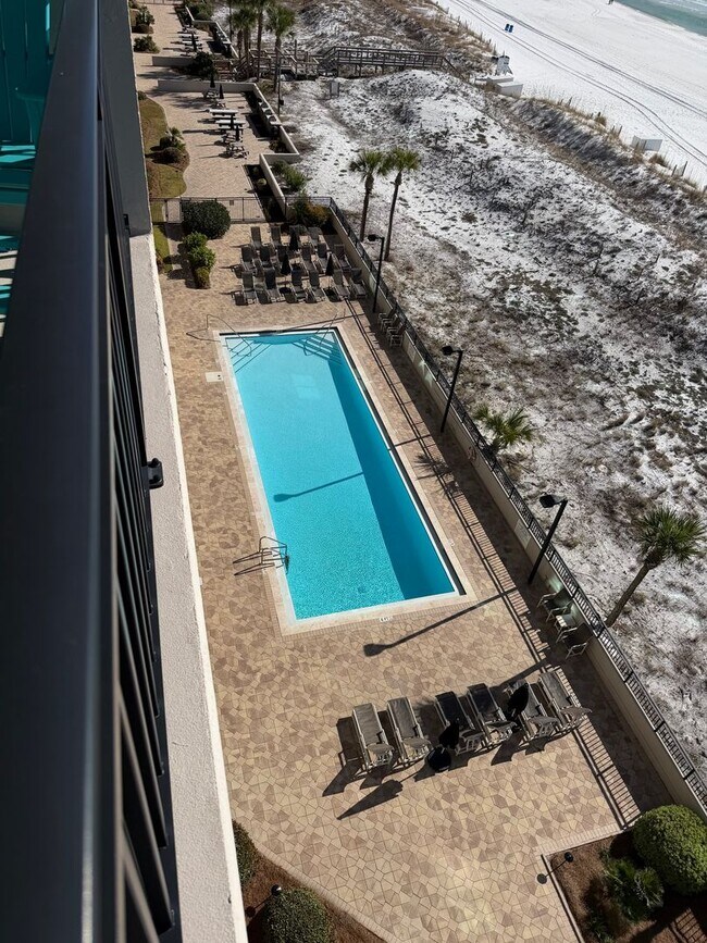 Building Photo - Views! Gorgeous, upgraded penthouse condo at The Breakers