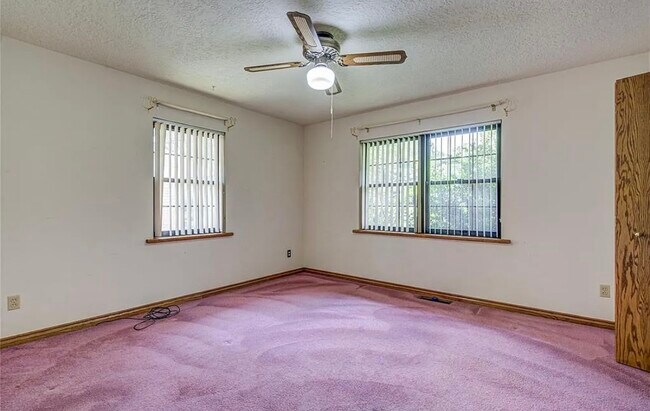 Building Photo - 610 N 6th Ave