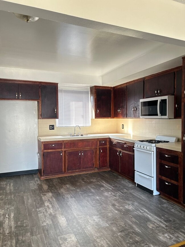 Building Photo - 1622 W 81st St