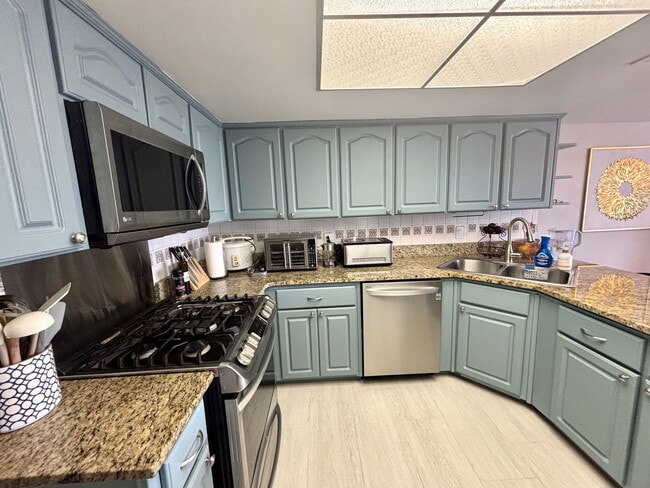 Building Photo - 9135 San Ambrosio Dr