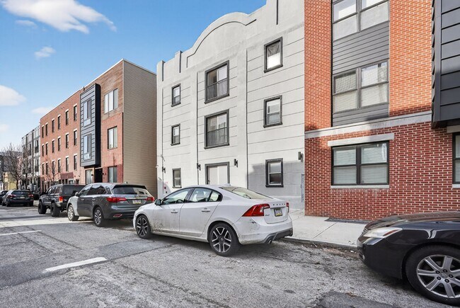 Building Photo - 980 N Marshall St