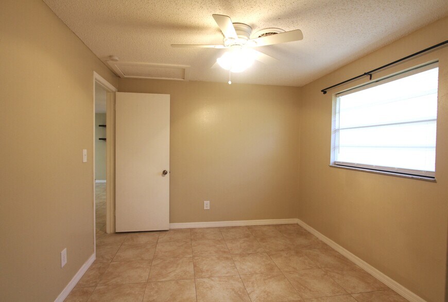 Building Photo - 38942 9th Ave