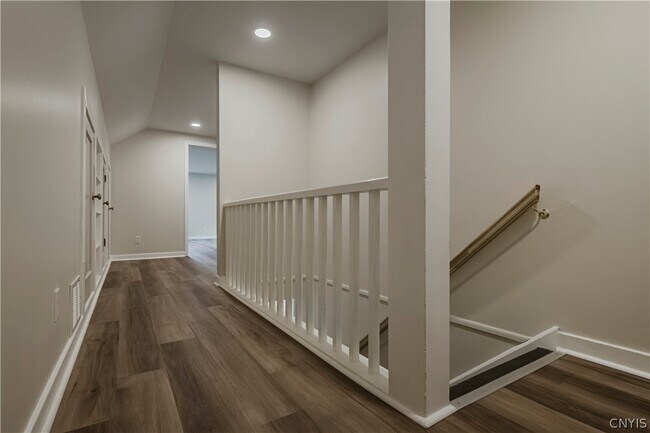 Building Photo - 8 Terrace Hill Dr