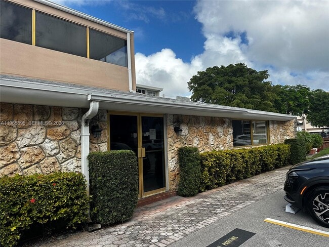 Building Photo - 410 SE 2nd St