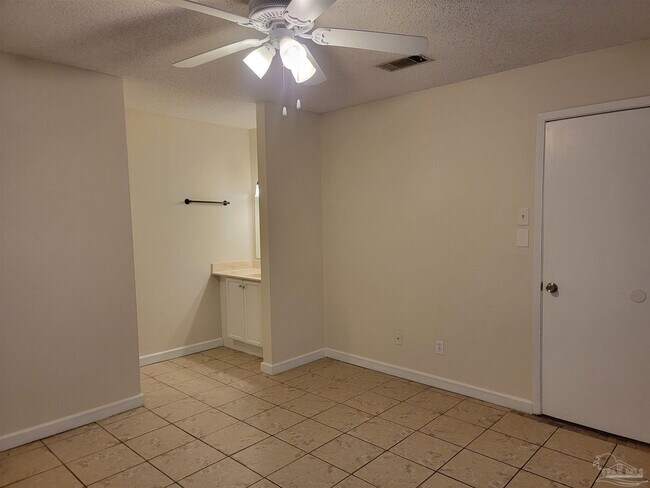 Building Photo - 7150 Plantation Rd