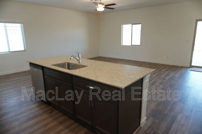 Building Photo - 627 N Crowned Dove Trail