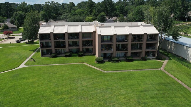 Building Photo - 15575 Marina Dr