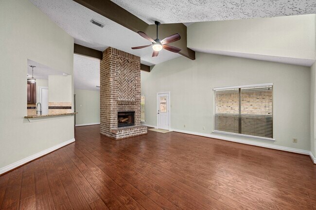 Building Photo - 1915 Creek Valley Ln