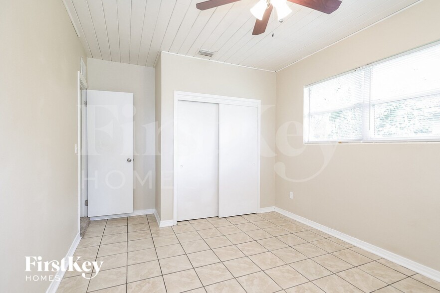 Building Photo - 1621 Mockingbird Ln