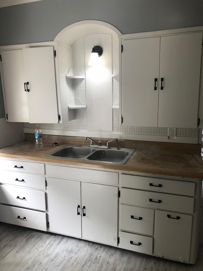 Building Photo - 1260 Gimblin St