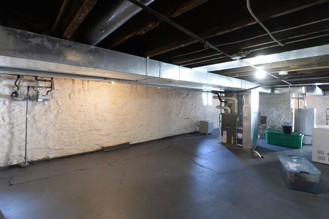 Building Photo - 354 Frieda Ave
