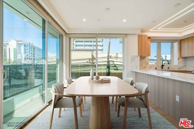 Building Photo - 1414 S Beverly Dr