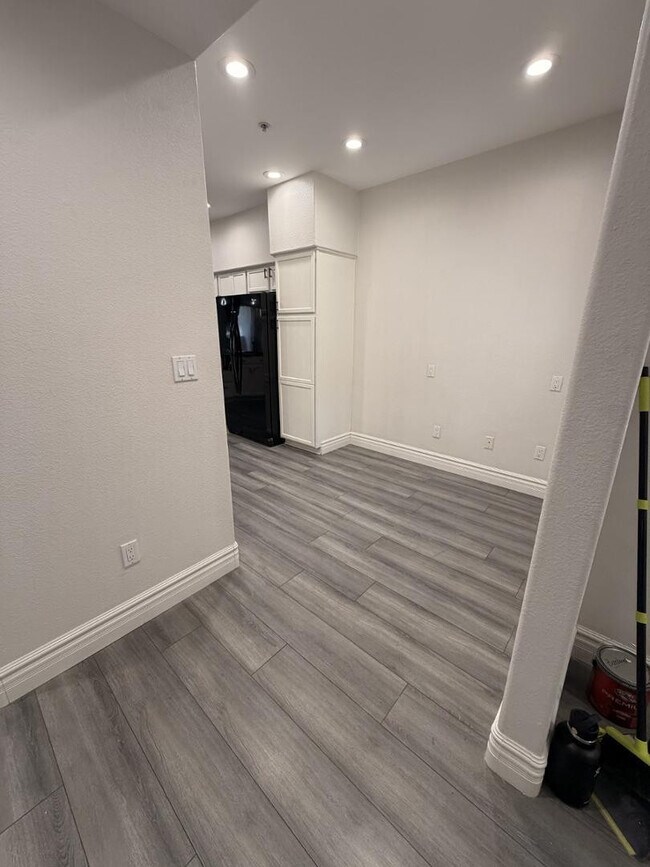 Building Photo - 7401 W Arrowhead Clubhouse Dr