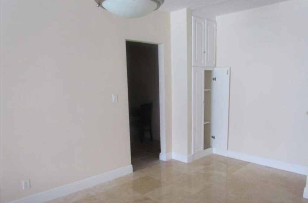 Building Photo - 3001 S Ocean Dr