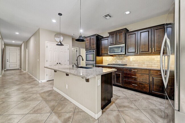 Building Photo - 3631 E Sophie Ln