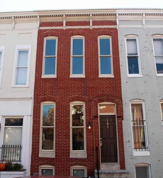 Building Photo - 703 Portland St