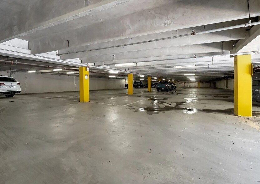 Underground parking - 145 W End Pl