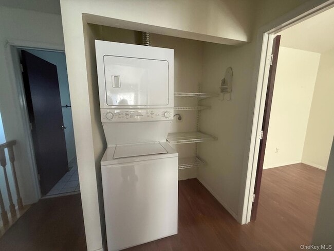 Building Photo - 10 Kensington Way