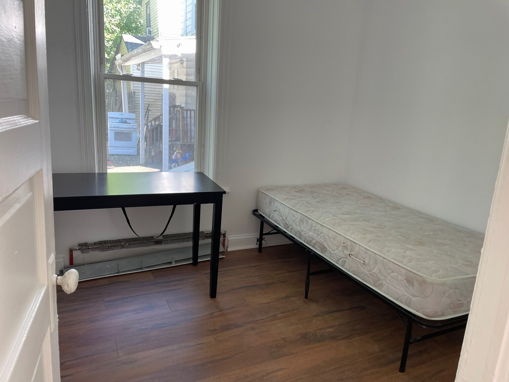 Building Photo - 1303 Hutton St