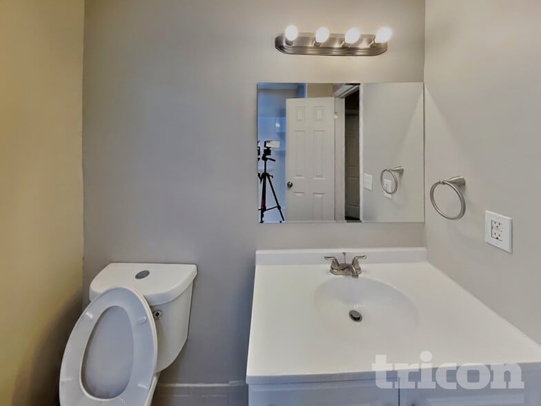 Building Photo - 622 Meadowview Dr