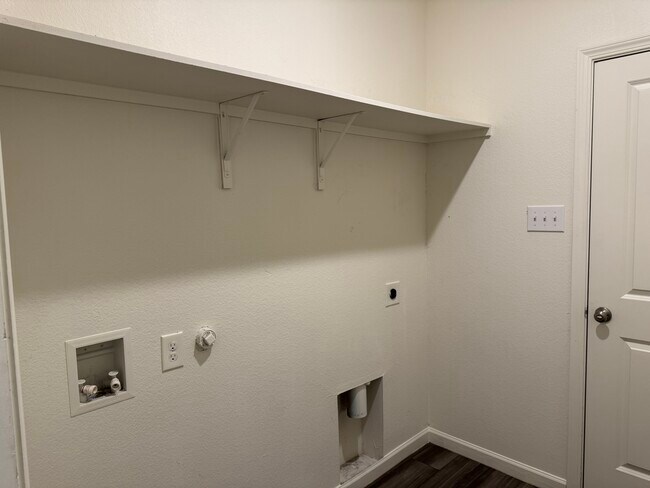 Building Photo - 10341 Castle Lyons Ln