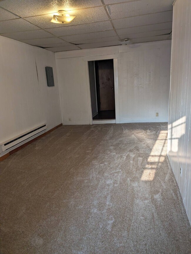 Building Photo - 844 S Linden Ave