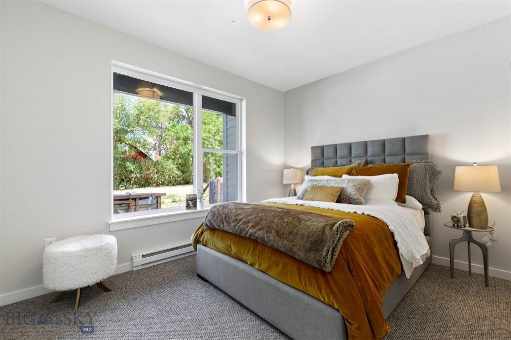 Building Photo - 2221 Willow Dr